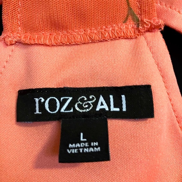 Roz @ Ali peach lined floral top with cut-out back. - Picture 3 of 4